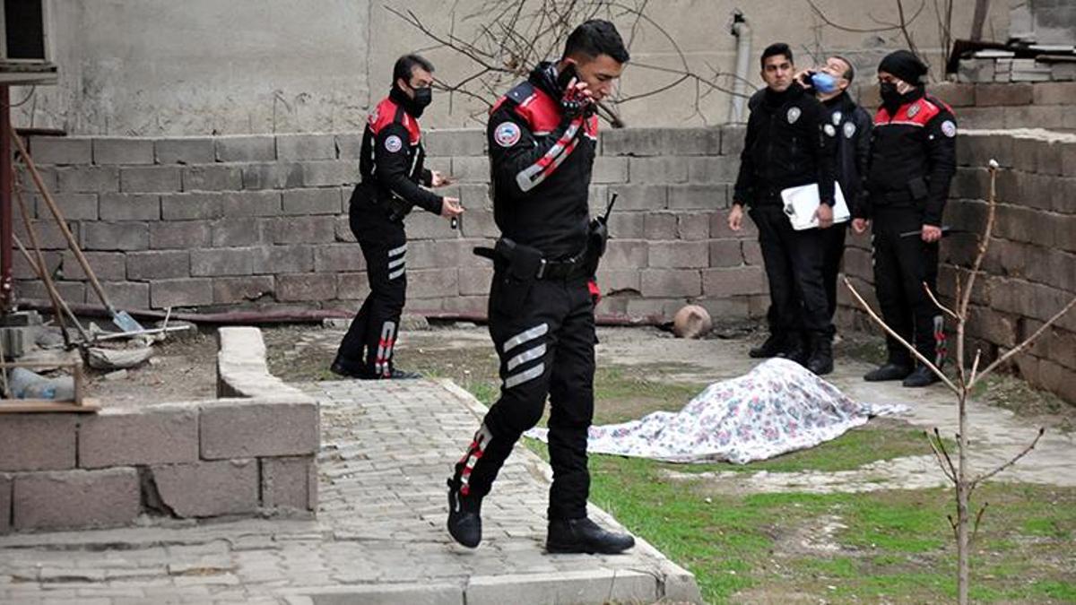 Eski polis memuru evinin bahçesinde ölü bulundu