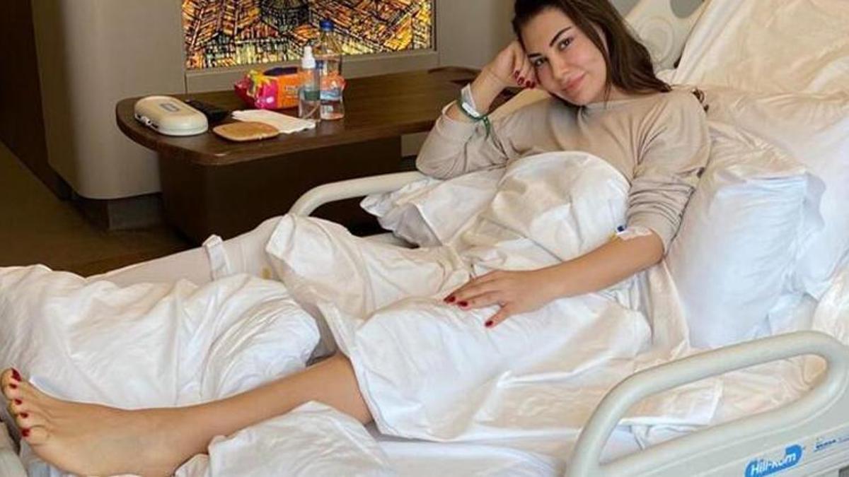 Şarkıcı Ebru Yaşar diz kapağını kırmıştı! Sağlık durumu...