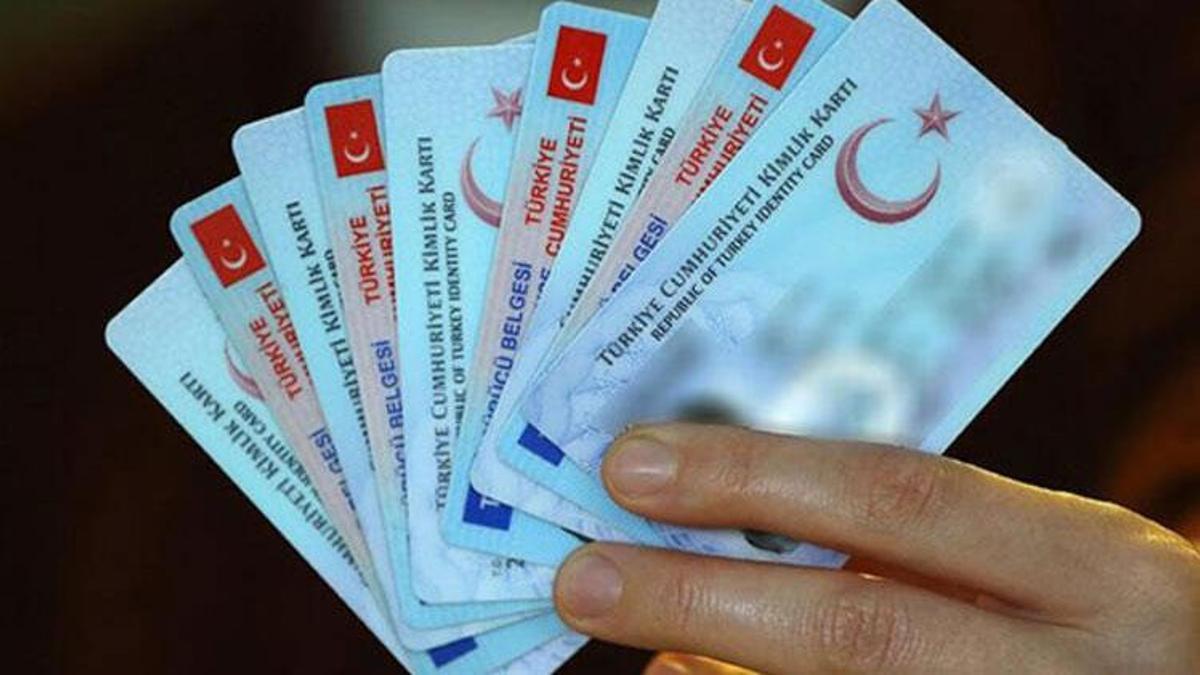 Ehliyet ve yeni kimlik kartları ile ilgili flaş karar! Resmen değişti, bugün başlıyor