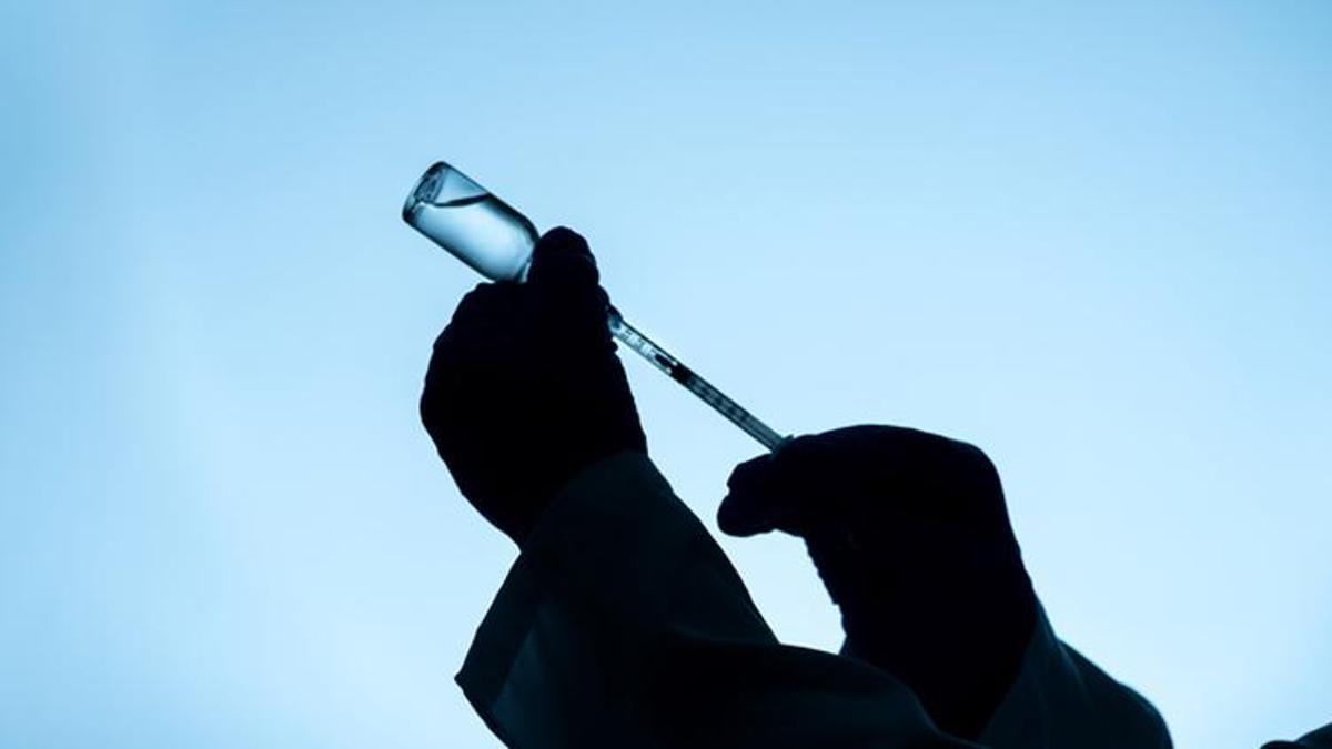 Koronavirüs aşısı ile ilgili flaş gelişme! Ülke harekete geçti, vergi geliyor...