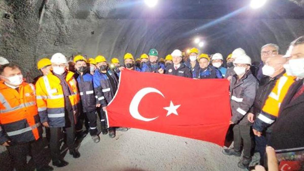 Bakan Karaismailoğlu: Geleceğin Türkiyesi’ni inşa ediyoruz