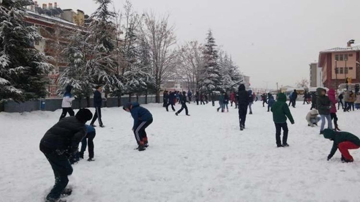14 Ocak okullar tatil mi 2022? Hangi illerde okullar tatil edildi, 14 Ocak tatil olan okullar var mı? Gözler Valilik ve MEB açıklamalarında!
