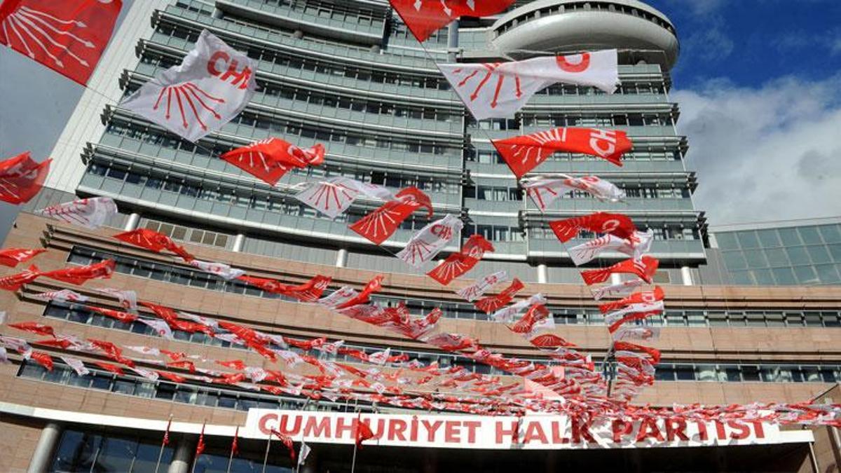 CHP'de kurultay 1 yıl ertelendi