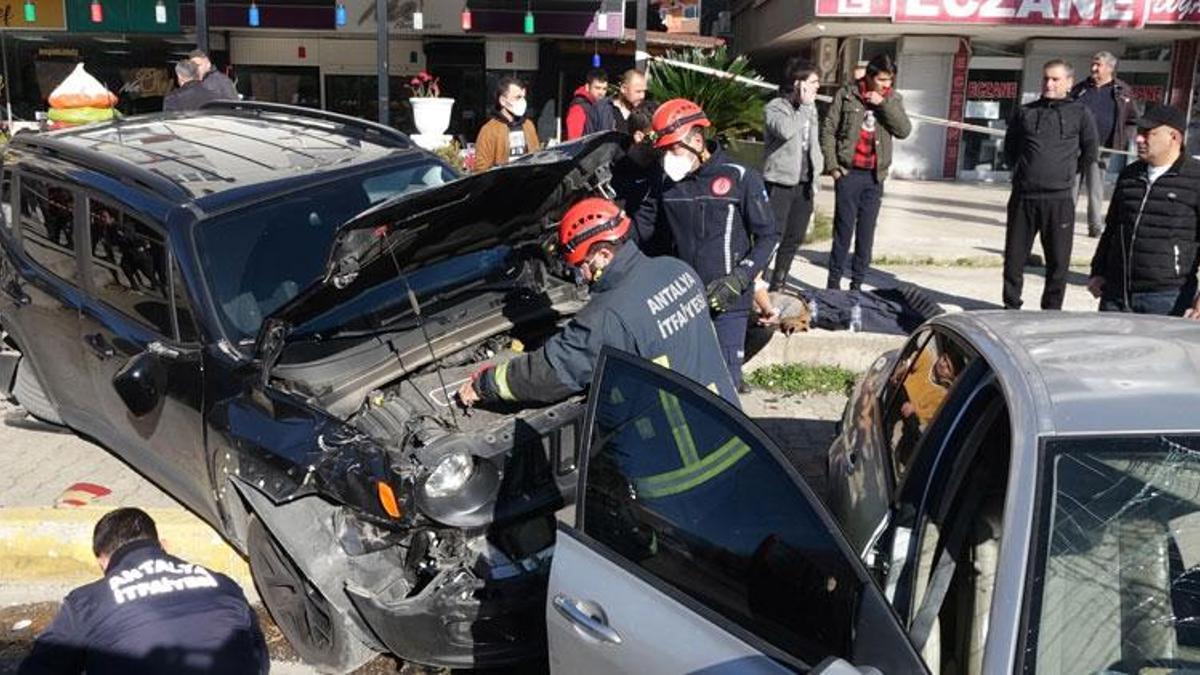 Trafikte makas atarken çipe çarptı! Feci kaza! Yaralılar var