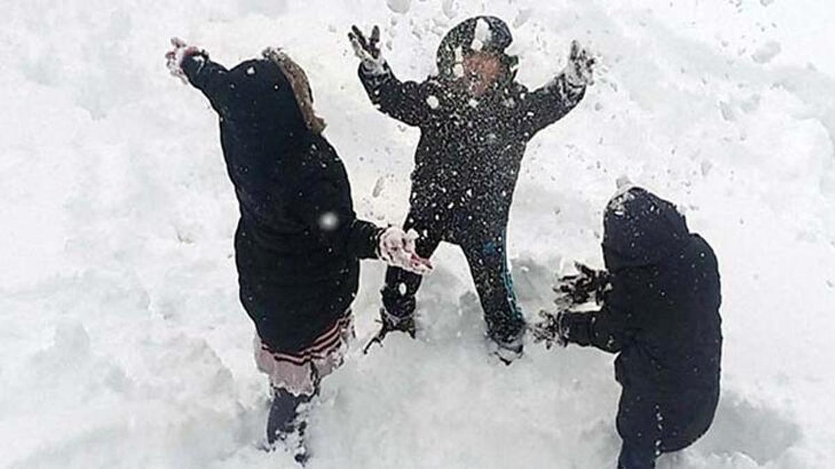 Okullar tatil edildi! Çok sayıda ilde yoğun kar yağışı sonrası son dakika kararı