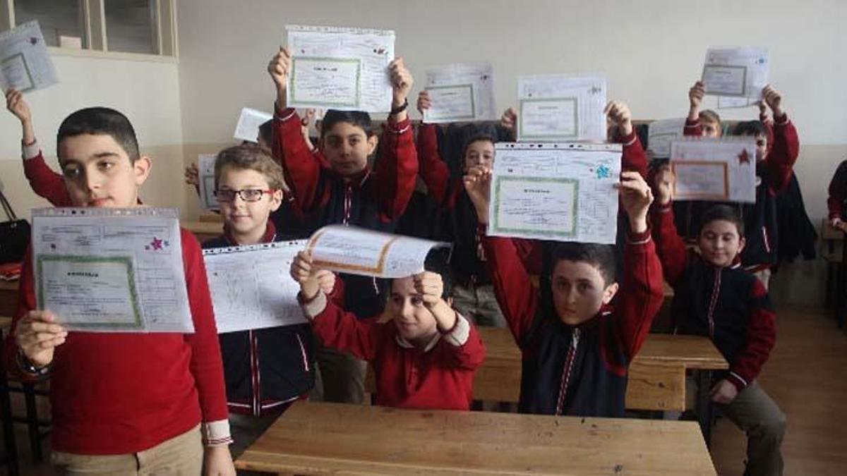 Karneler basıldı mı, ne zaman verilecek 2022? 1. dönem karneler saat kaçta, nasıl, yüz yüze mi verilecek 2022?