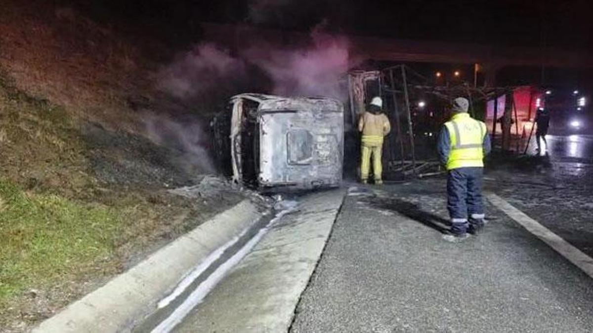 Kuzey Marmara Otoyolu'nda feci kaza! Kamyon şoförü yanan kamyonda hayatını kaybetti