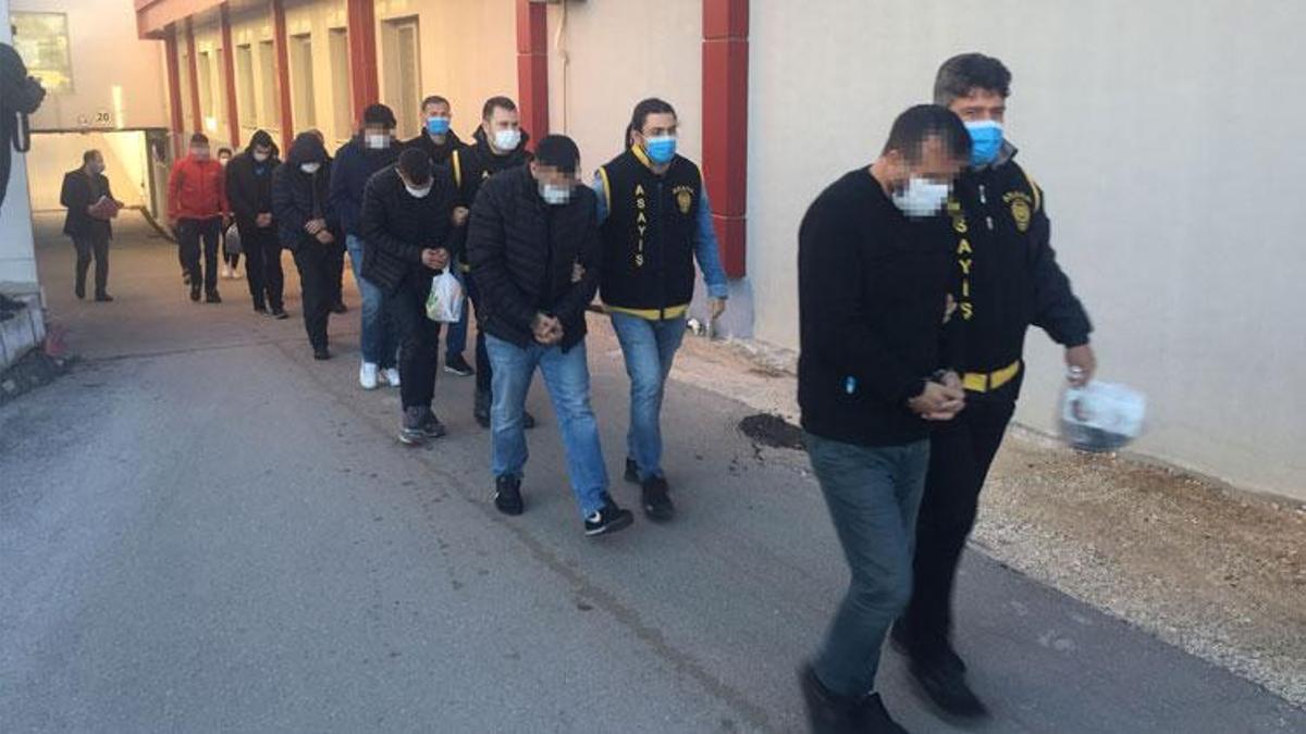 FETÖ tehdidiyle 6 milyon 600 bin lira dolandıran 18 sahte polis tutuklandı