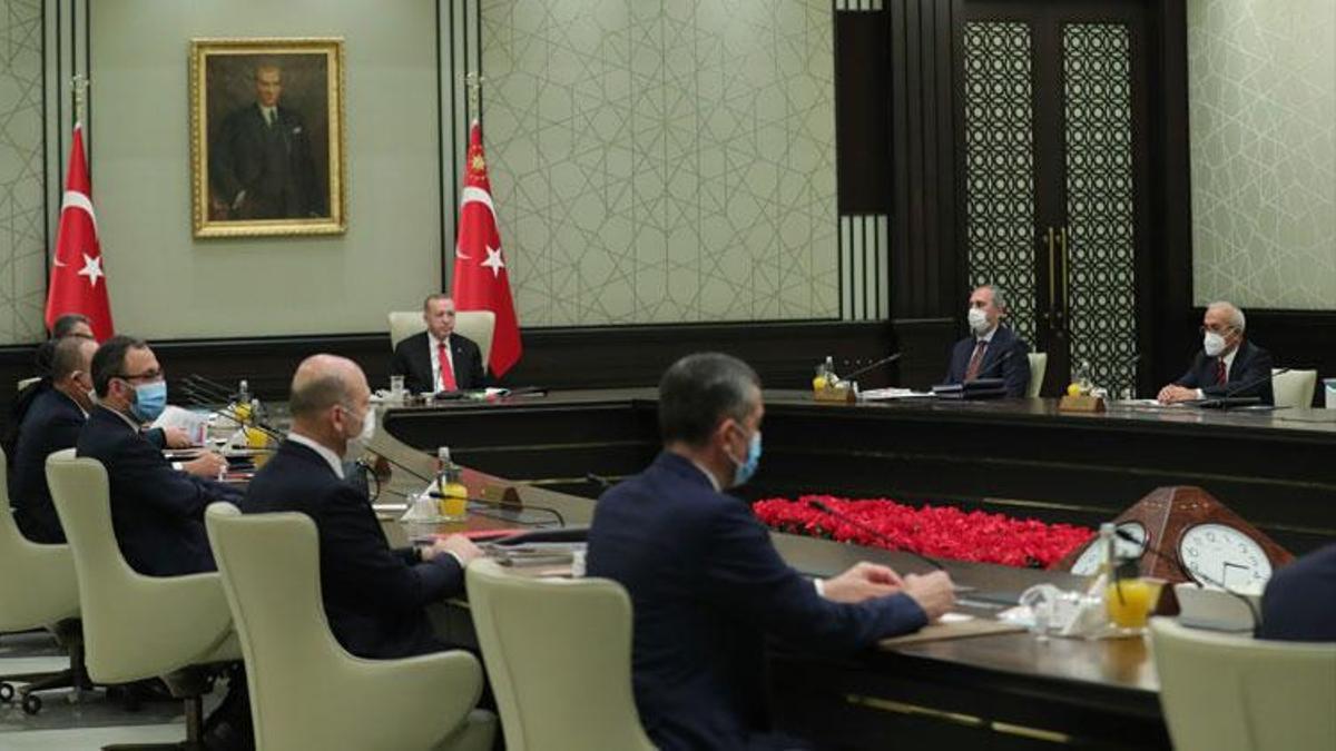 Hafta sonu, hafta içi yasakları, ekonomideki gelişmeler hepsi masada! Kısıtlamalarda yarıyıl tatili detayı...