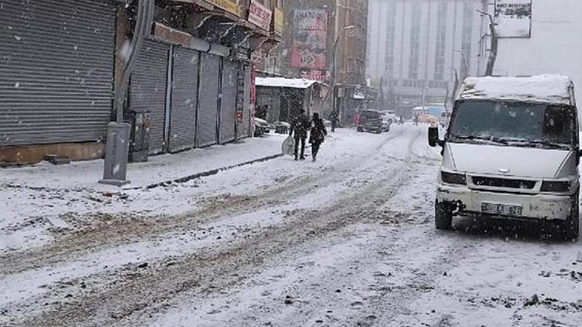 Van'da 1018 yerleşim yerine ulaşım yok