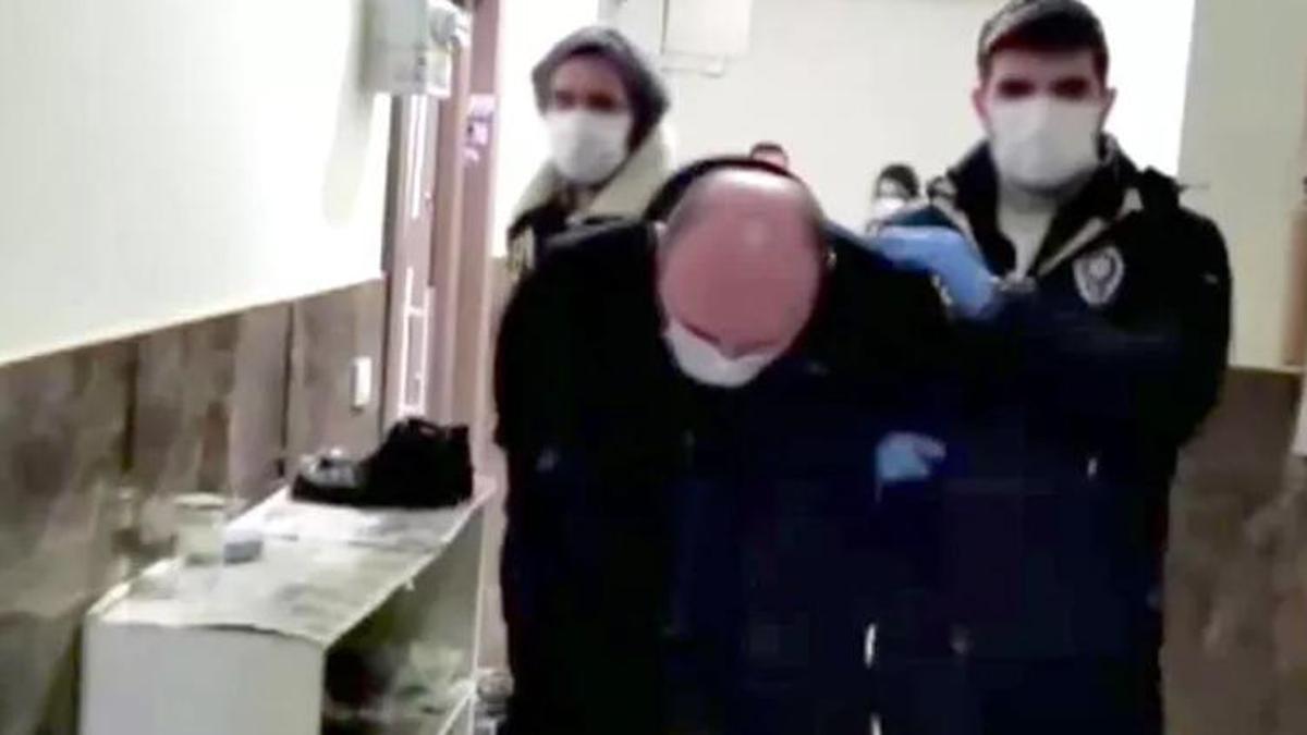 Sapık doktordan hastanede skandal! Sedyedeki hastaların çıplak fotoğrafları...