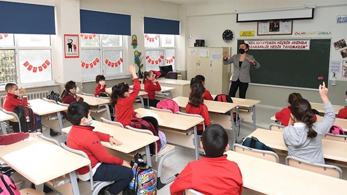 Öğretmenlerin hem maaşları hem de ikramiyeleri artacak, en az 1.000 TL...