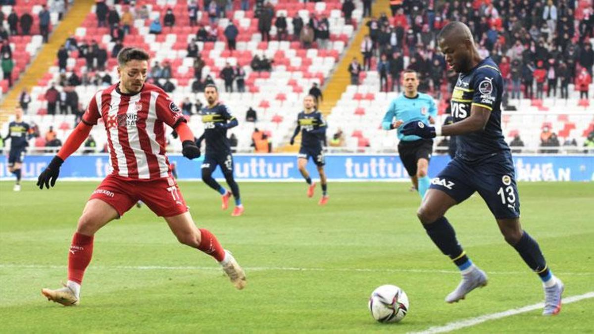 Sivasspor - Fenerbahçe mücadelesinde 2 gol var kazanan yok