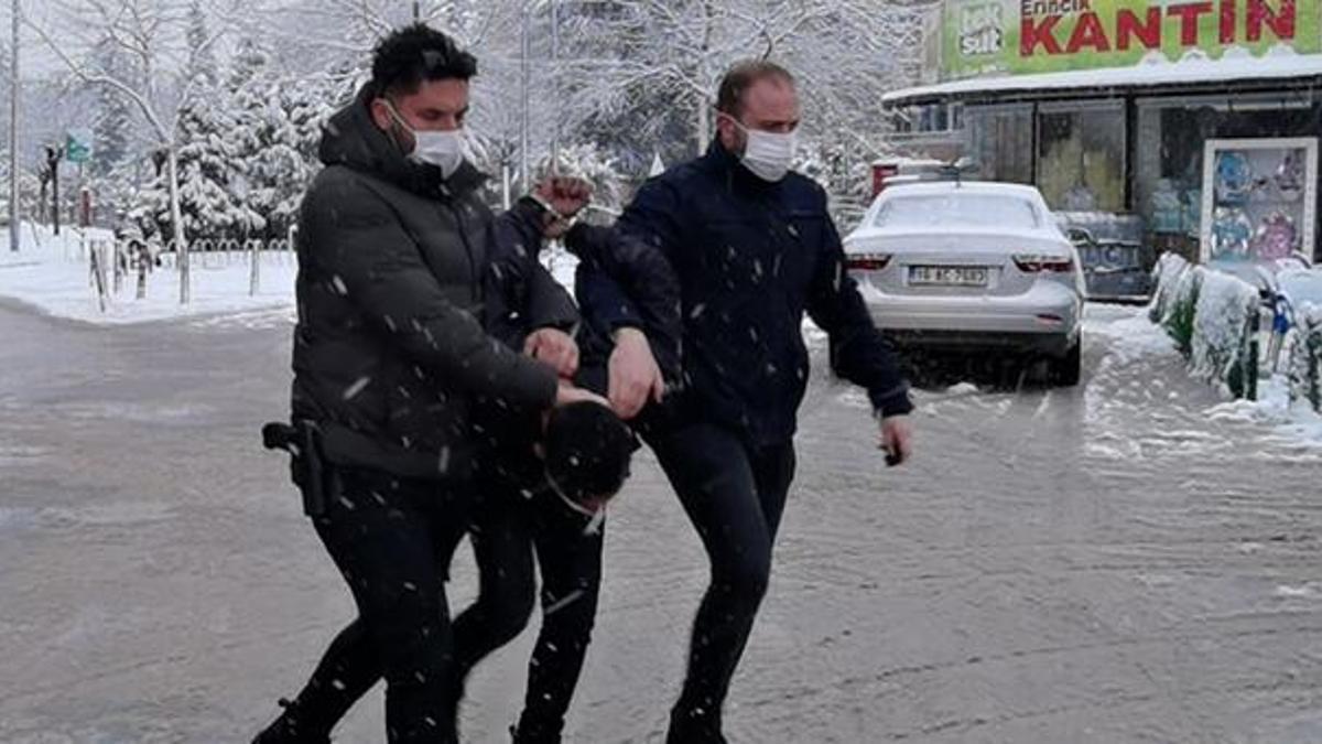 Kız kardeşini ve eşini bıçakla yaralayıp kaçan saldırgan yakalandı