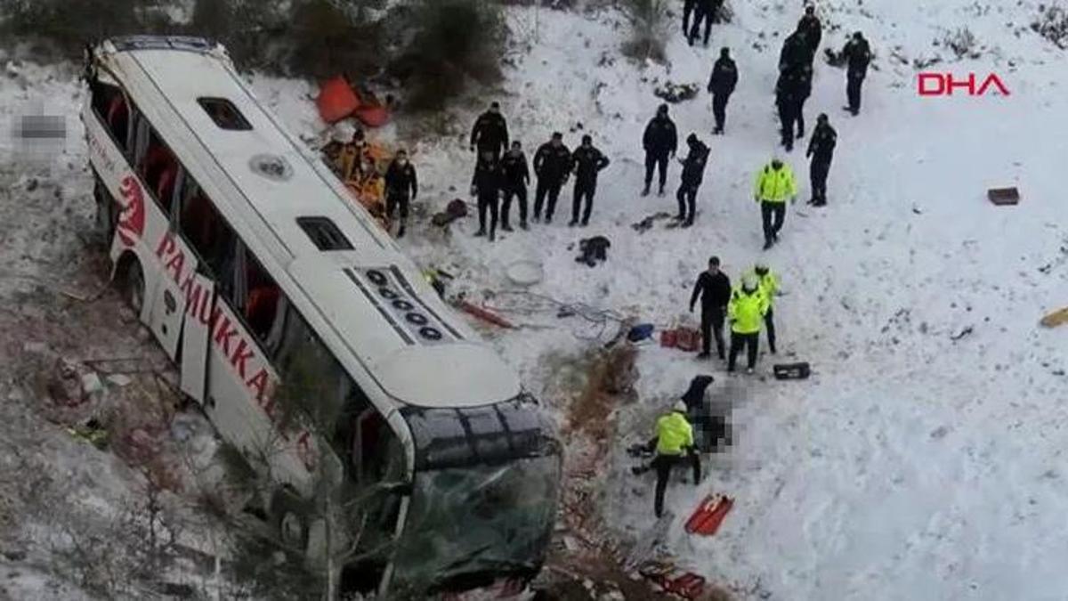 İstanbul'da otobüs şarampole yuvarlandı! Ölü ve yaralılar var!