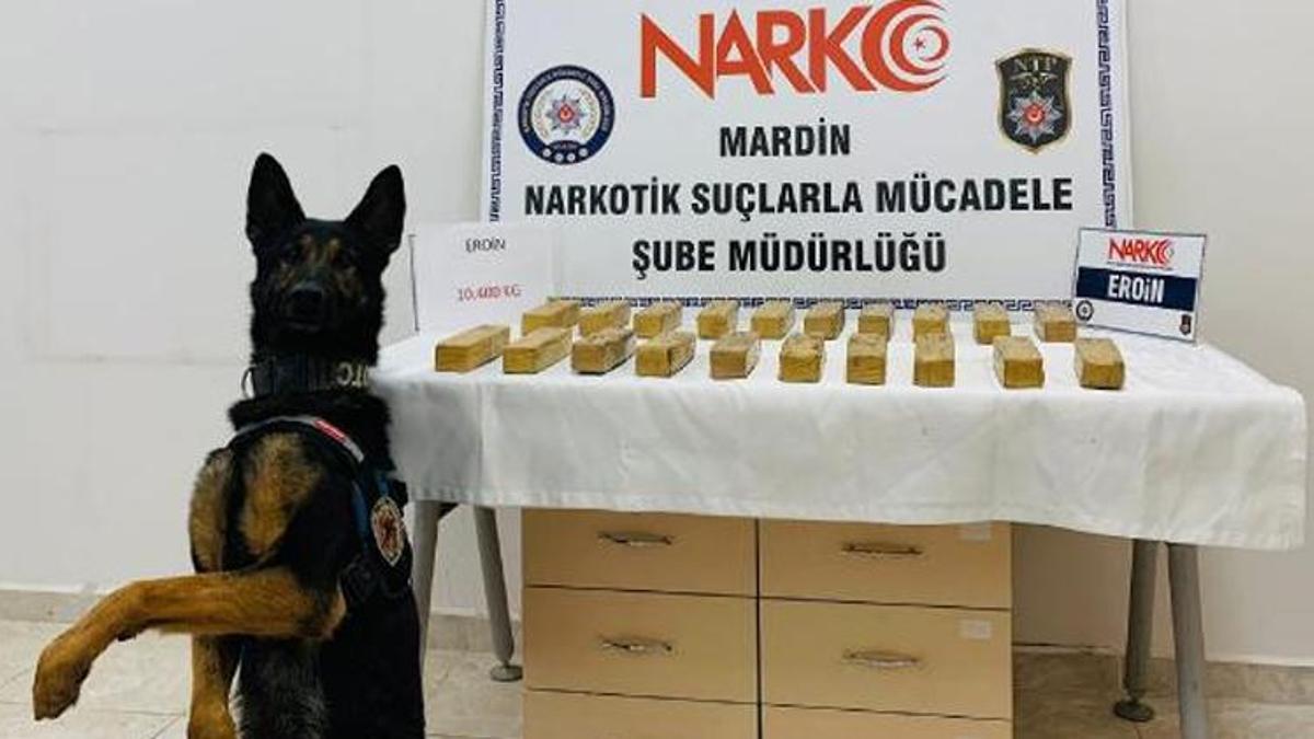 Yedek lastiğin içine gizlenmiş, 10 kilo eroin ele geçirildi