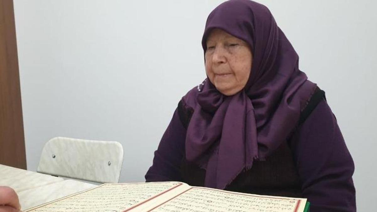 85 yaşında Kur'an-ı Kerim okumayı öğrendi