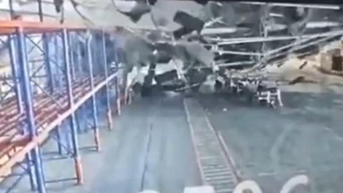 İstanbul Havalimanında kargo terminalinde çökme