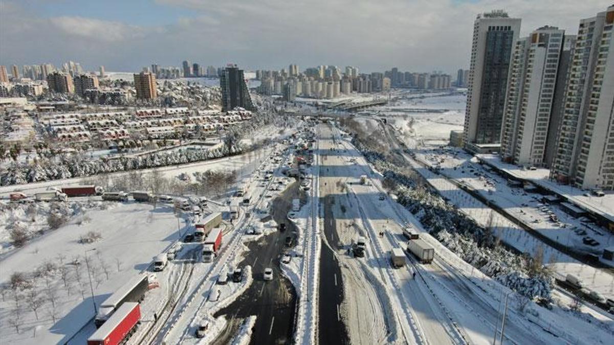 İstanbul Valiliği'nden karla mücadelede 6 önlem! 3 gün idari izin...