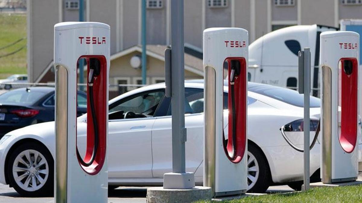 Tesla sitesinden duyurdu! Türkiye'de 10 ile supercharge istasyonu kurulacak...