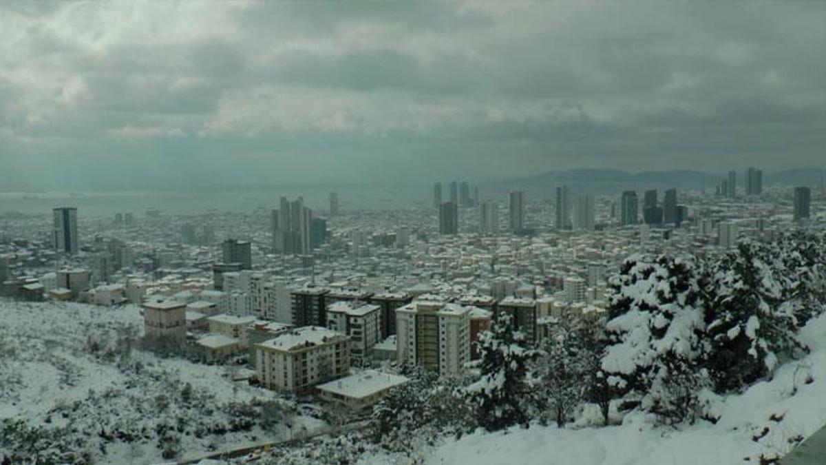 Omicron varyantıyla İstanbul'da Kovid vakaları patladı yoğun kar yağışı umut oldu!