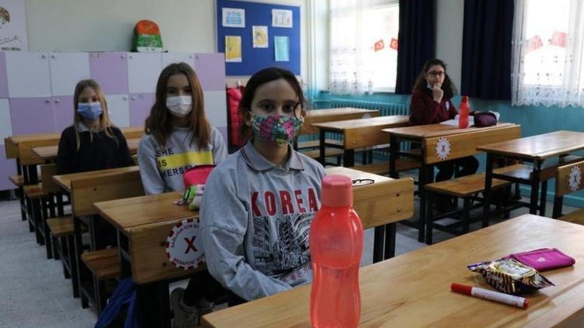 Okullar ne zaman açılıyor, ikinci dönem okullar açılacak mı? 15 tatil ne zaman, Şubat’ın kaçında bitecek?