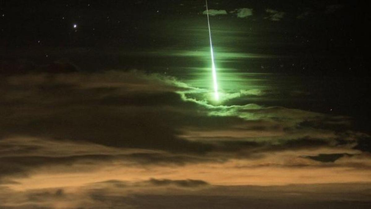 İstanbul’a meteor mu düştü? Yeşil ışık saçan göktaşı nereye düştü, meteor düşmesi nedir?