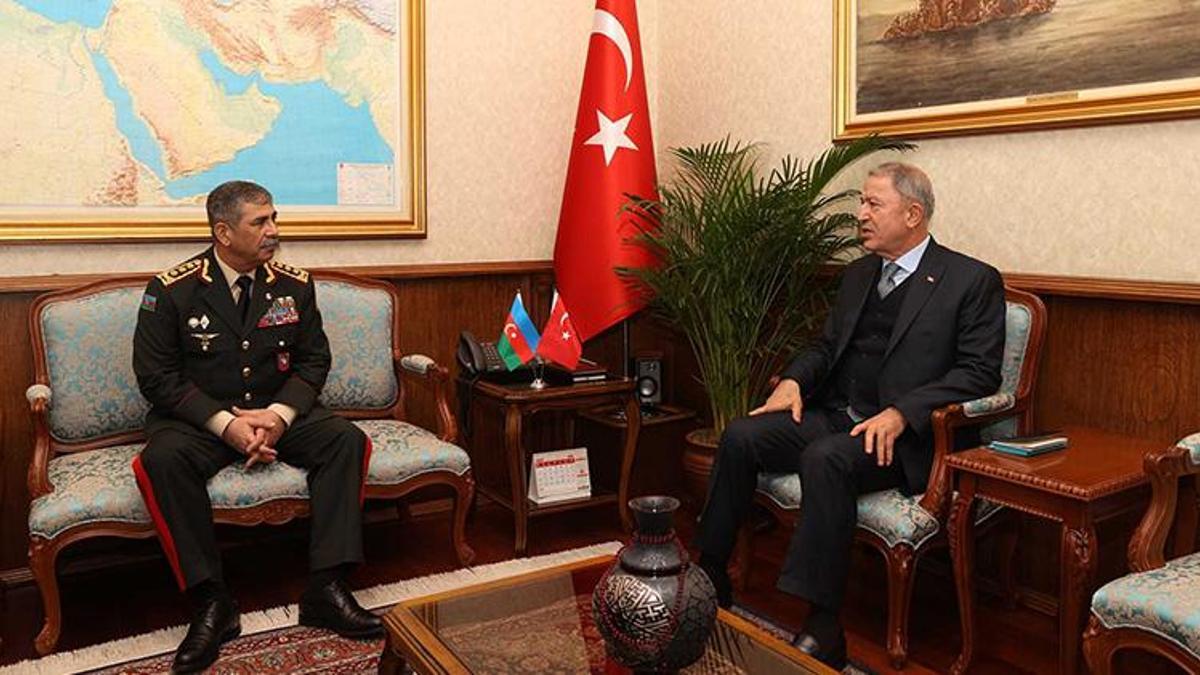Bakan Akar, Azerbaycan Savunma Bakanı Hasanov ile görüştü