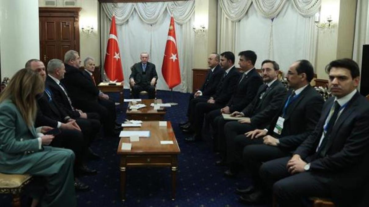 Cumhurbaşkanı Erdoğan, Kiev’de Kırım Tatar heyetini kabul etti