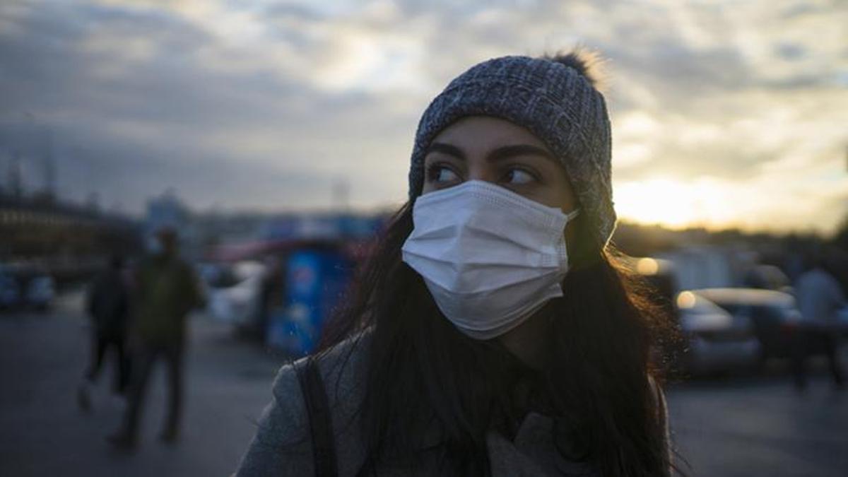 Kaldırımda virüs bulaşır mı? Açık havada maske kullanmalı mı?