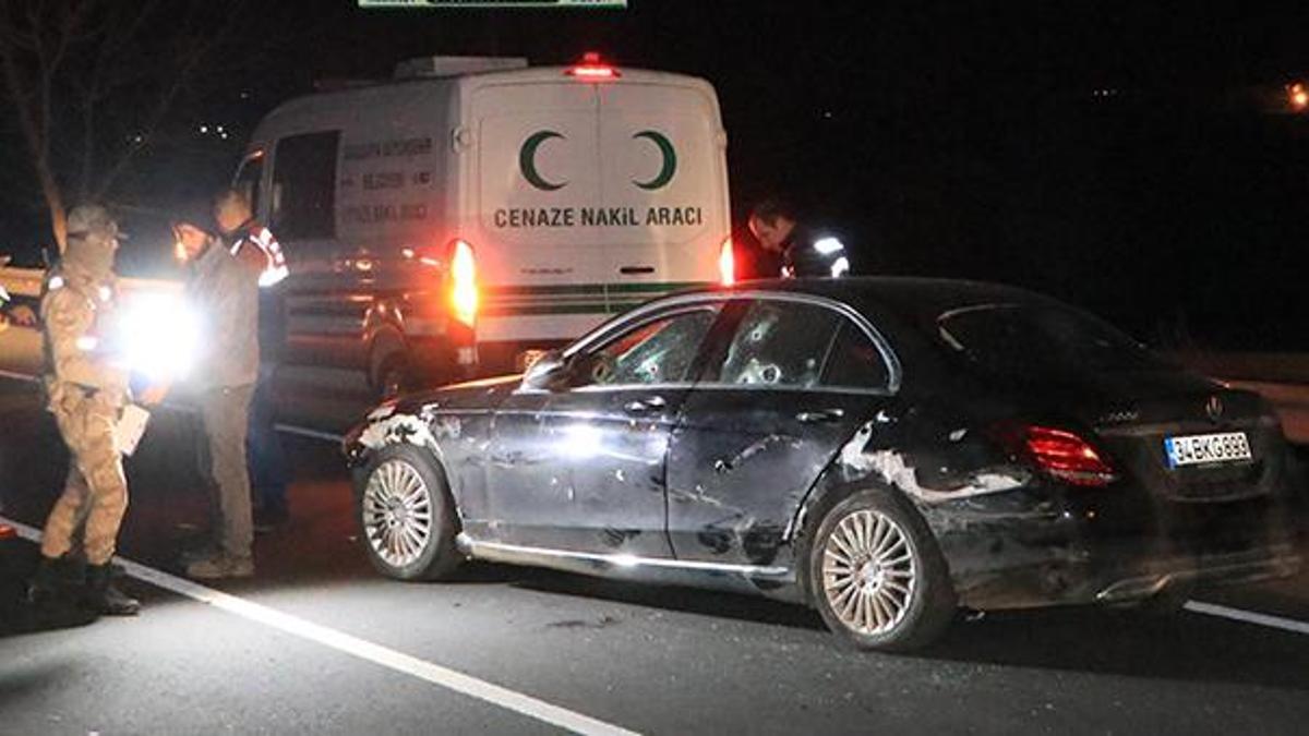 Lüks aracı uzun namlulu tüfekle taradılar! Valilik açıklama yaptı: 2 kişi hayatını kaybetti