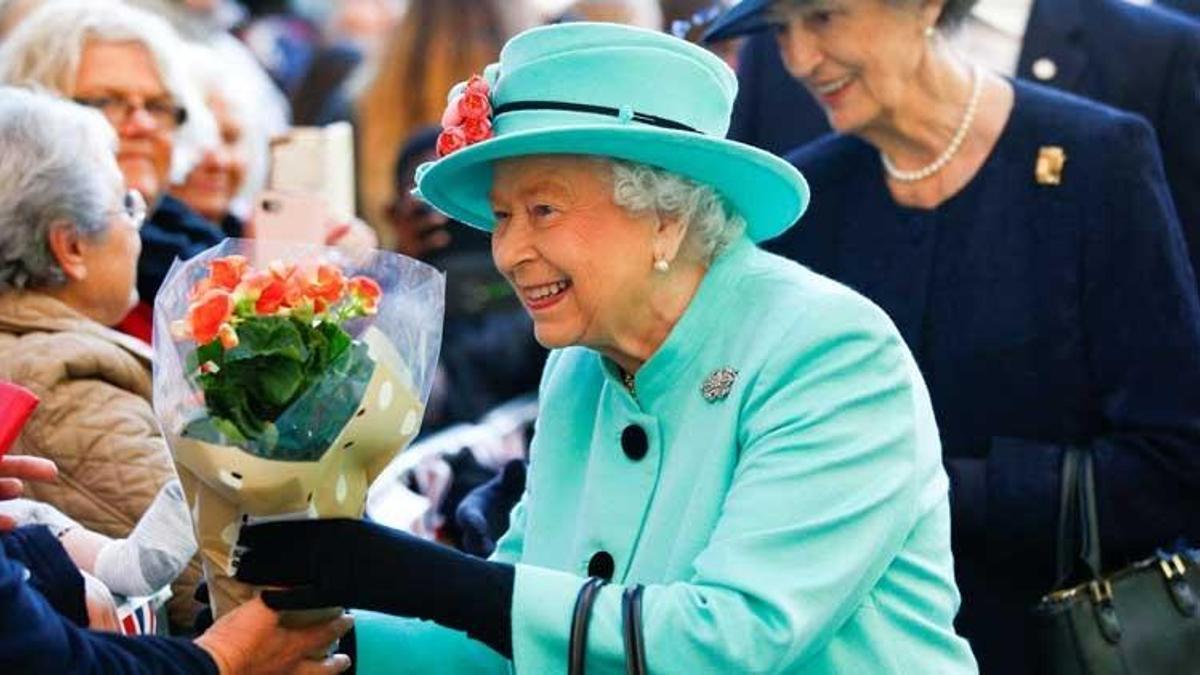 Kraliçe Elizabeth veliahtını tüm dünyaya duyurdu!