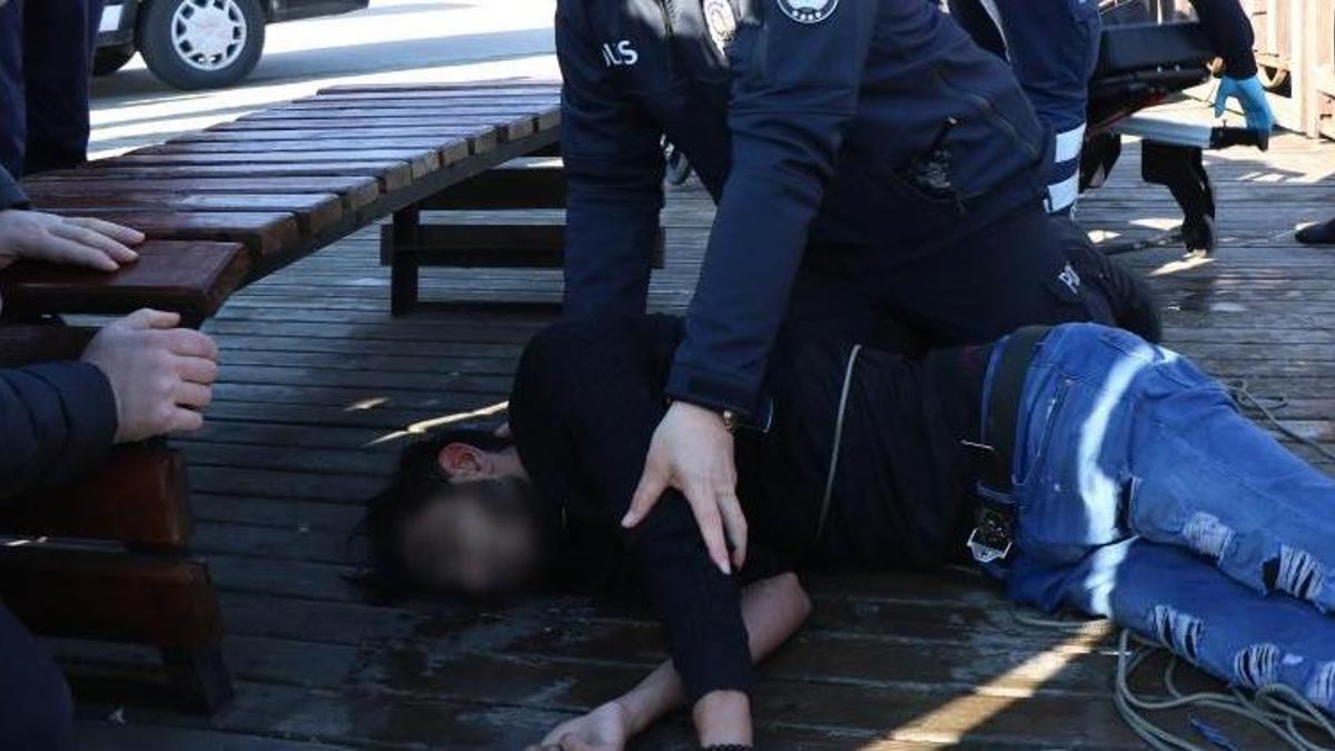 Kız arkadaşıyla tartışıp denize atlayan genç boğulmaktan son anda kurtarıldı