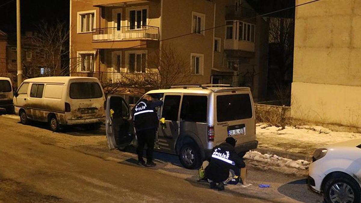 Birliktelik yaşadığı kadını ve eski kocasını pompalı tüfekle vurdu!
