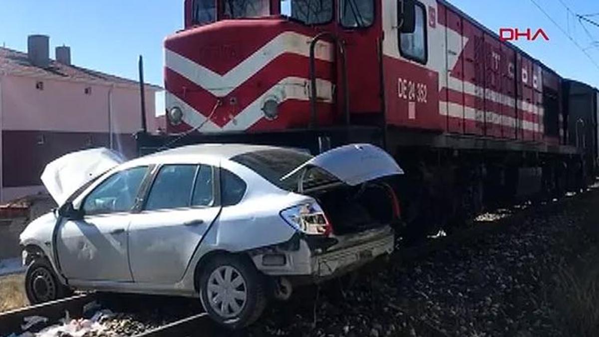 Hemzemin geçitte tren kazası: Ölü ve yaralılar var