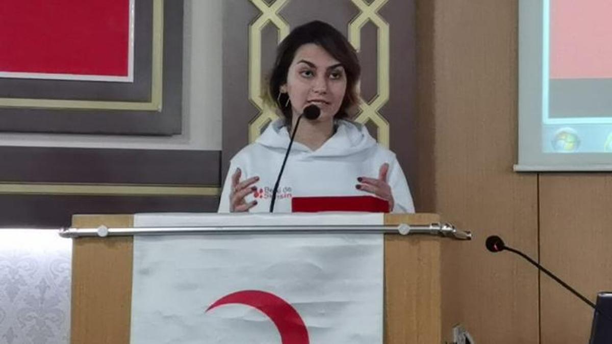 Genç tıp fakültesi öğrencisi hem kendine, hem de yaşlı kadına hayat oldu!