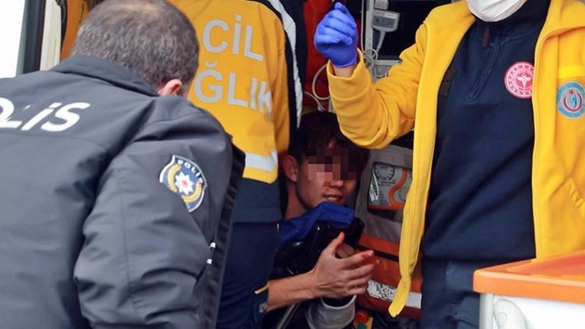 Gençlerin kız kavgasında kan aktı! Kalçasından bıçaklandı