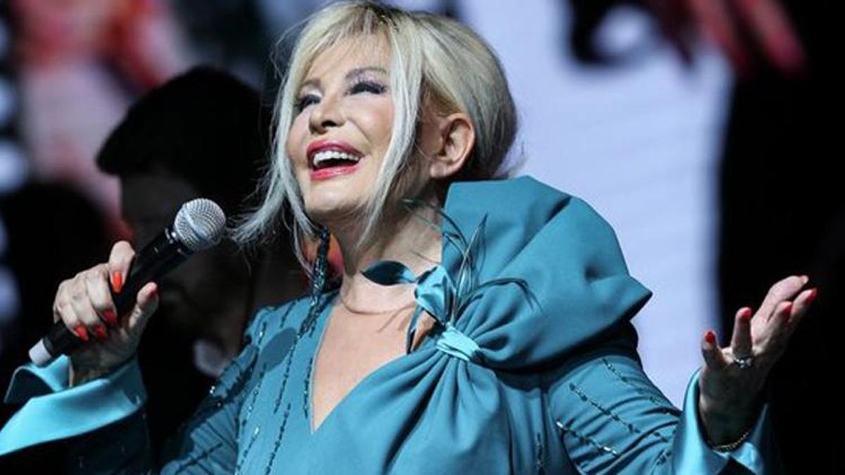 Emel Sayın'dan nostaljik paylaşım: İyi ki bu kadar çok çalışmışım
