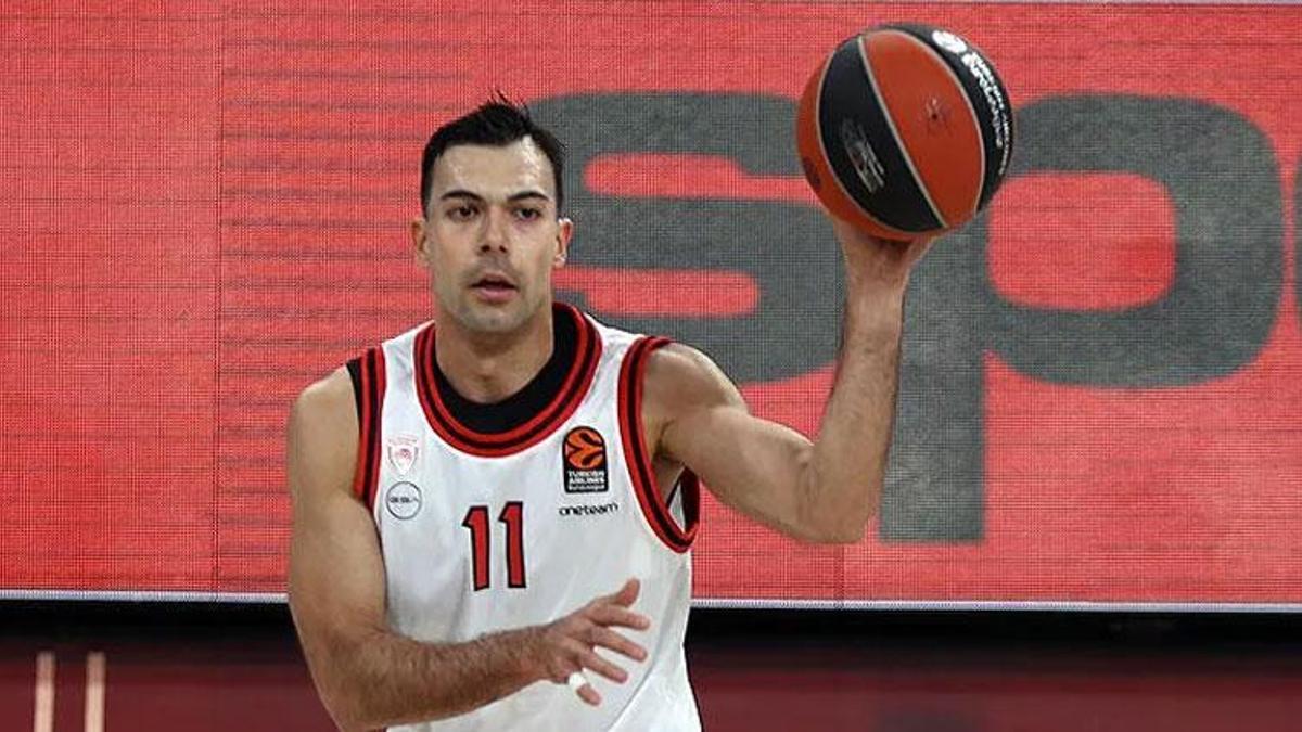Dün akşam Anadolu Efes'i devirdi ülkesinde kahraman ilan edildi