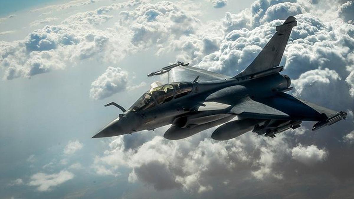 Endonezya, Fransa’dan 42 Rafale savaş uçağı sipariş etti