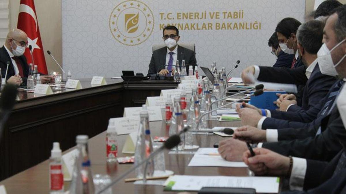 Elektrik faturasında indirim! Bakan Dönmez: Artan enerji fiyatlarına karşı tedbir aldık