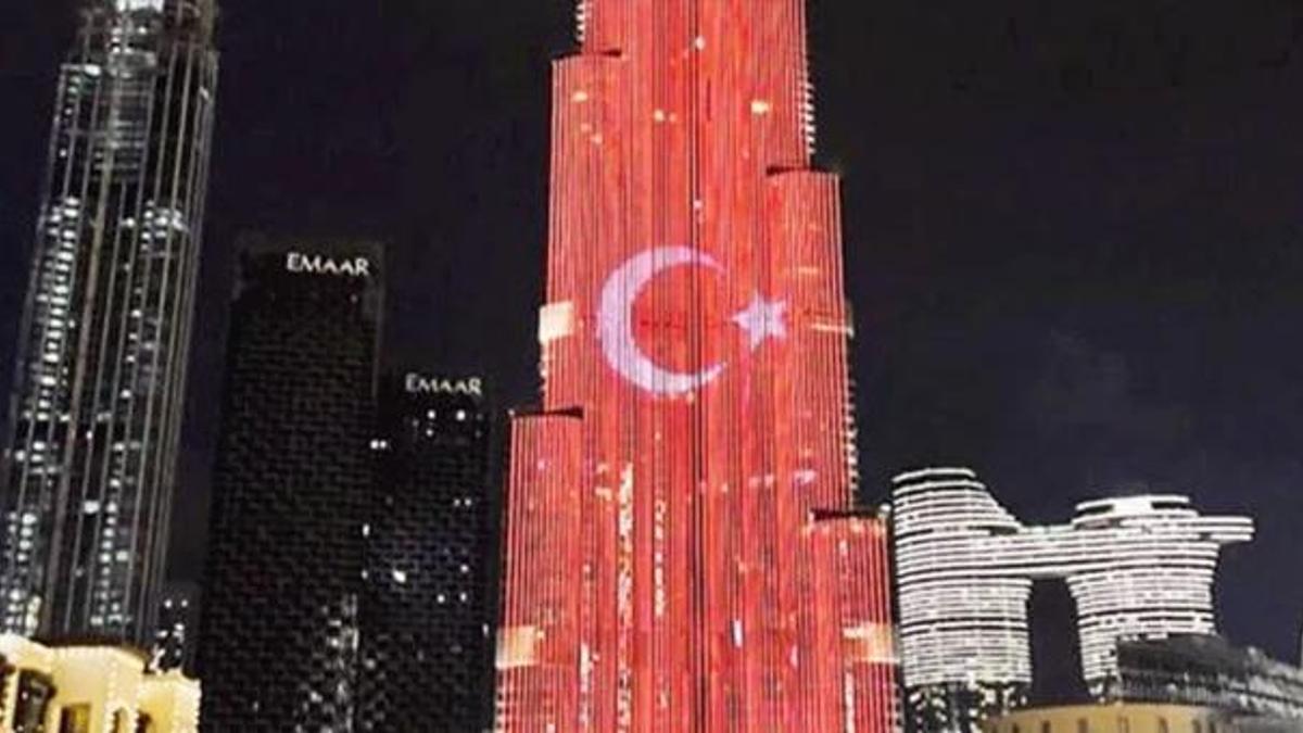 Cumhurbaşkanı Erdoğan’ın BAE ziyareti öncesi Burj Khalifa’ya Türk bayrağı yansıtıldı