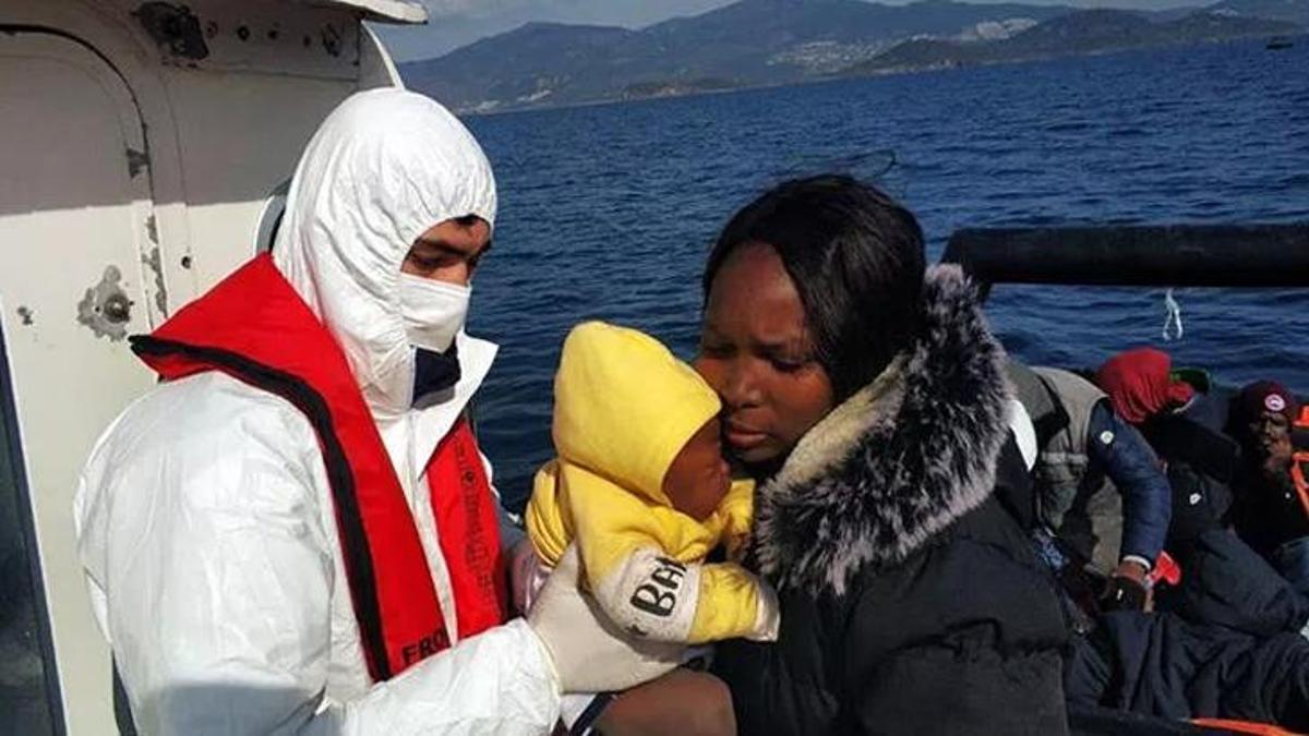 Yunan askerinin geri ittiği 52 kaçak göçmen kurtarıldı!