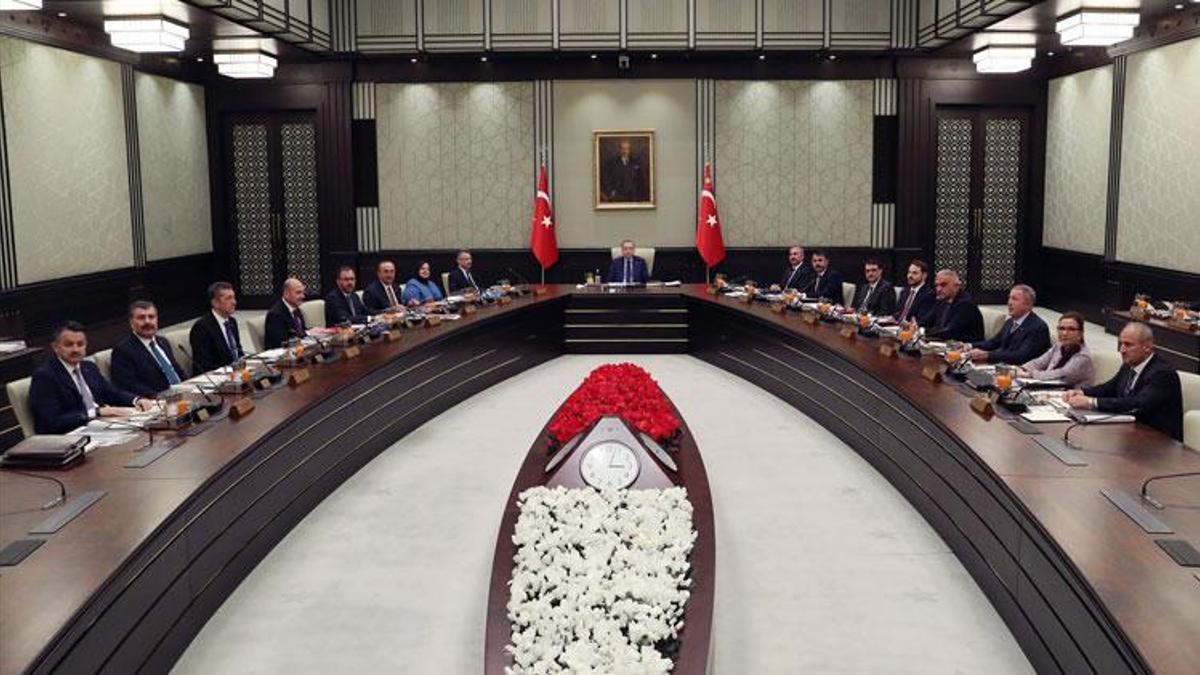 Elektrik, fahiş fiyatlar, KDV indirimi, enflasyon, Ukrayna-Rusya gerilimi... Gözler Cumhurbaşkanlığı Kabine Toplantısı'nda...