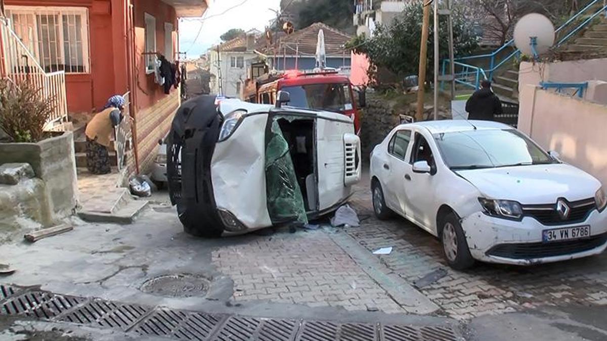 Sarıyer'de hafif ticari araç takla attı
