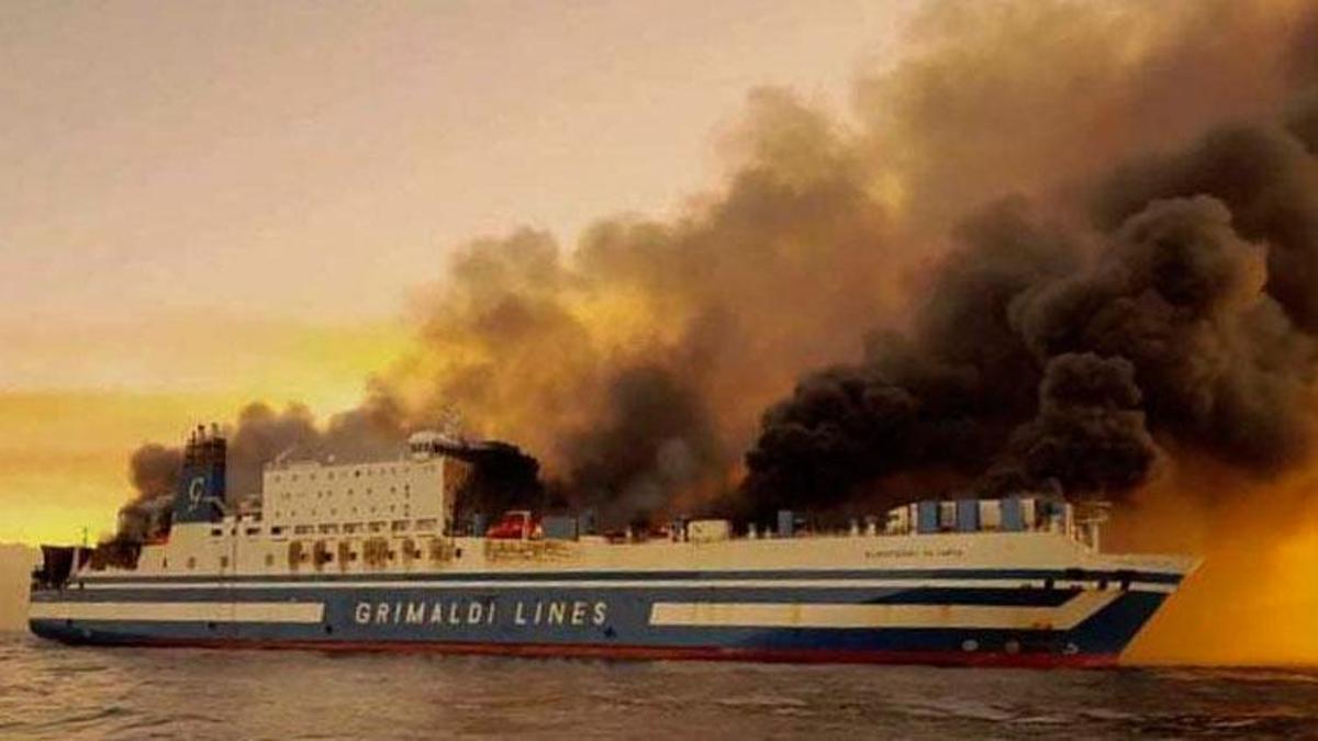 Yunanistan'da felaket! Yanan feribotta 237 yolcu arasında Türkler de vardı...