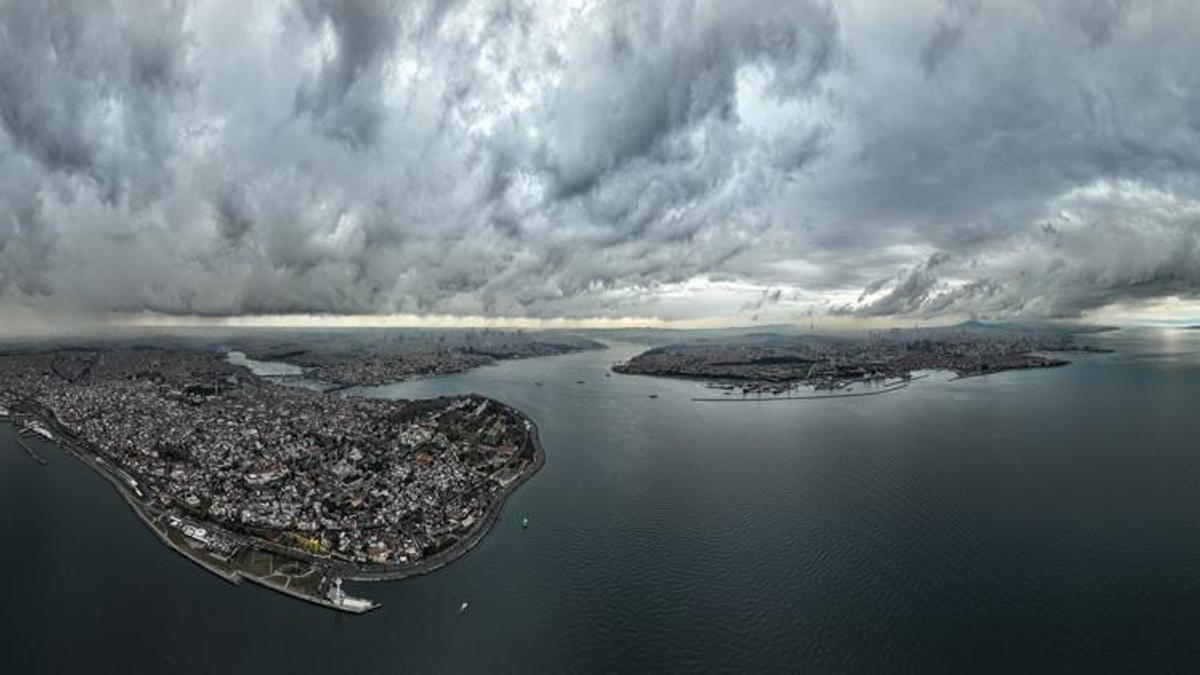 İstanbul’u kara bulutlar kapladı