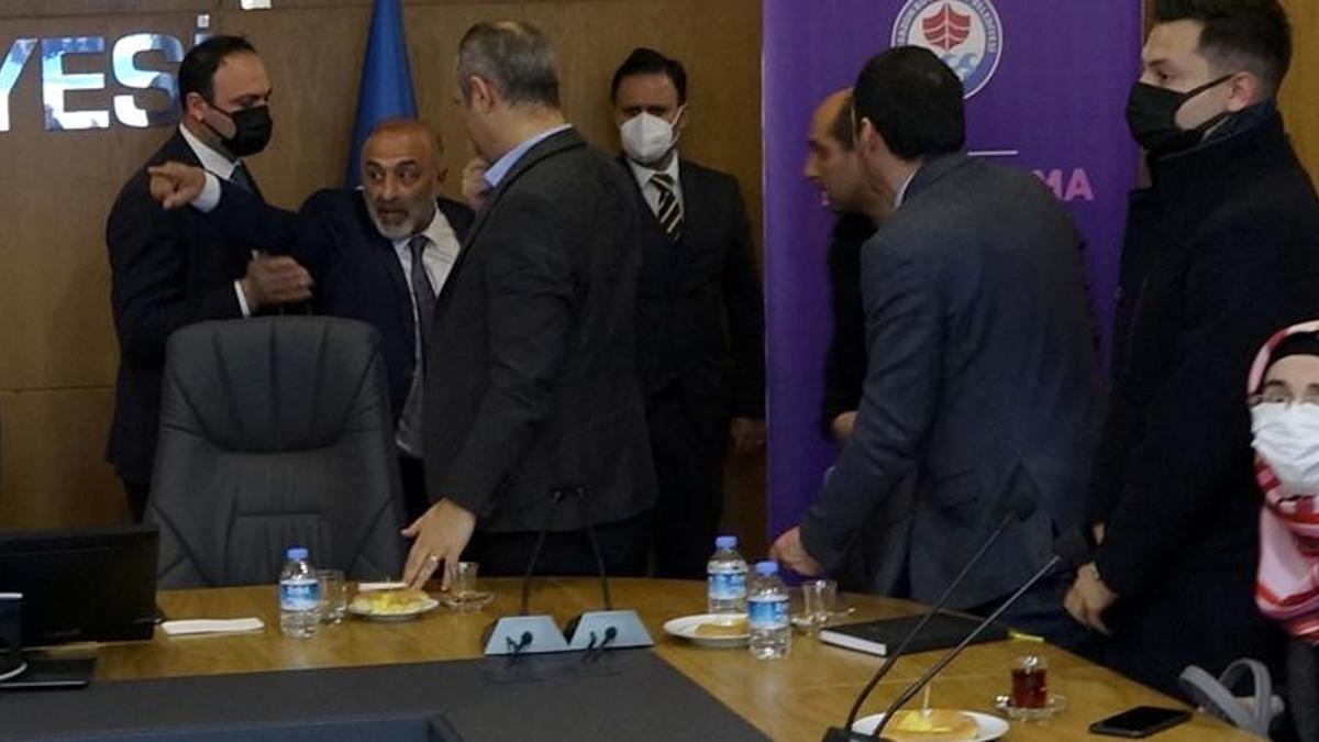 Öfke kontrolü eğitiminde kavga çıktı! Trajikomik olay