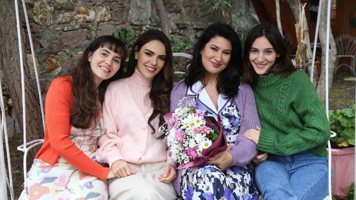 Üç Kız Kardeş’in başrol oyuncuları sosyal medyadan gelen soruları cevapladı!