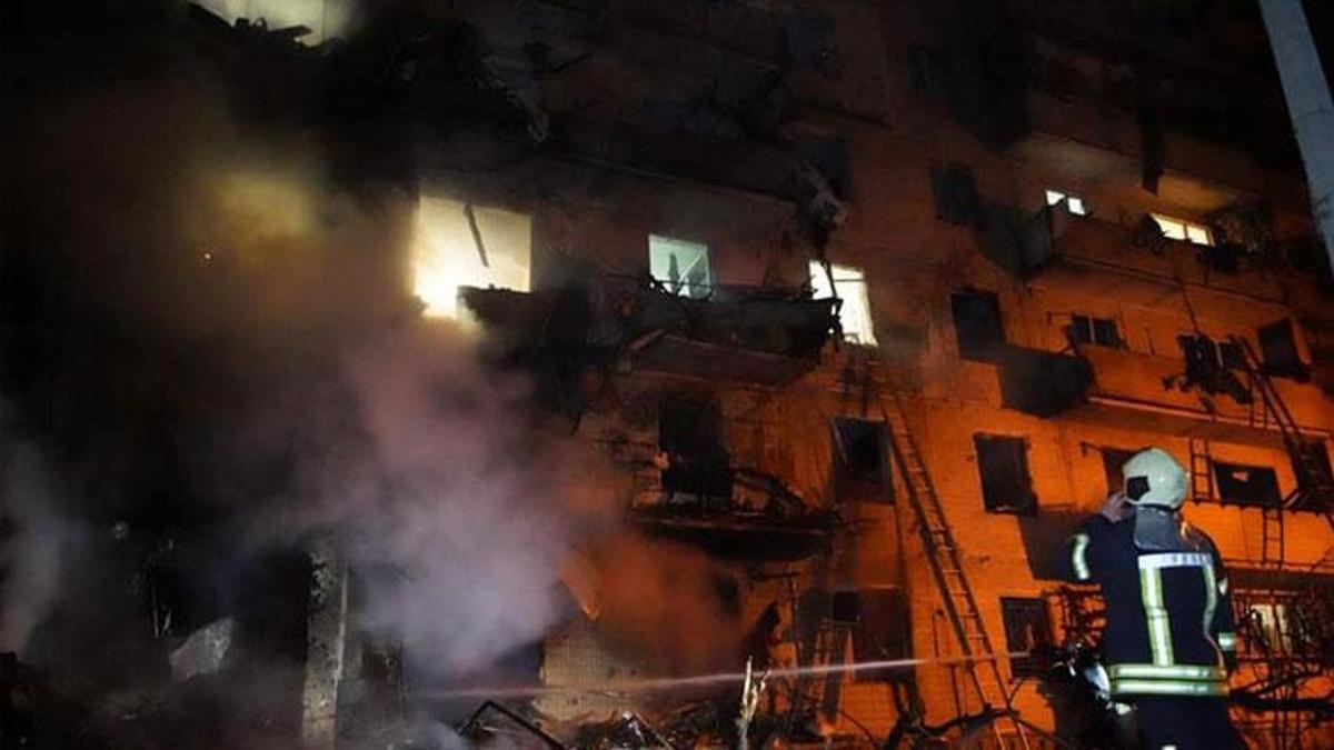 Kiev’de vurulan İHA’nın binaya düşmesi sonucu 3 kişi yaralandı